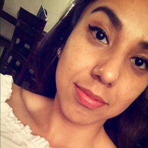 Meet your Posher, Gloria